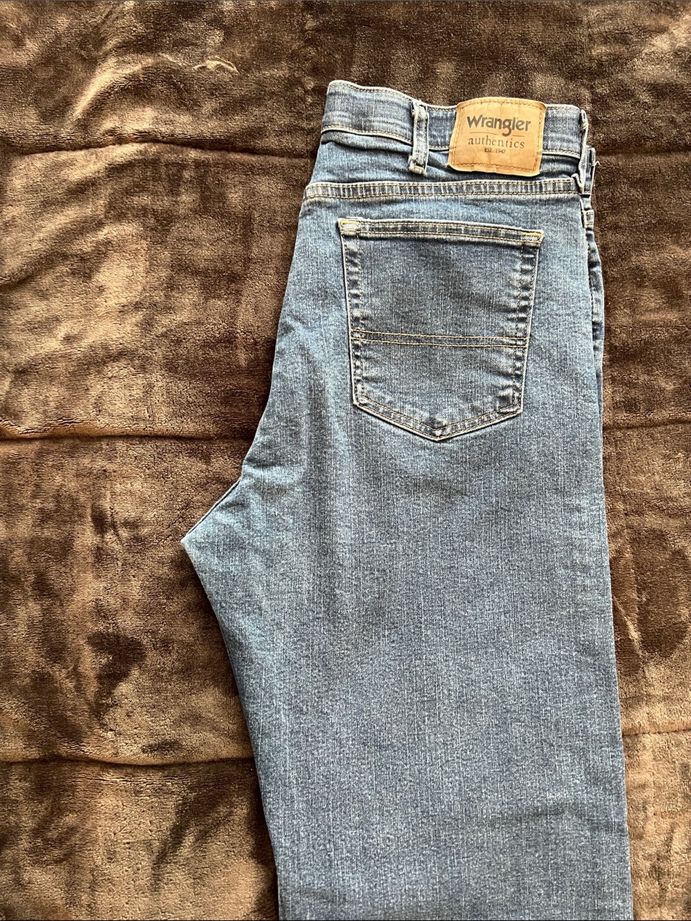 Wrangler Men's Light Blue Relaxed Fit Jeans